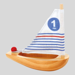 Petit voilier de bain